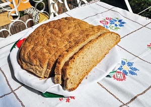 pane, tovaglia, fette, ricami, bianco, piatto, ricamo, fiori, cibo, mollica, tavola, azzurro, tavolo, pagnotta