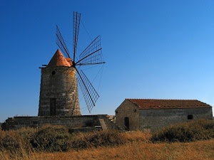cielo, mulino, pale, erba, azzurro, casa, porte, tetto, campagna, vento, casolare, cespugli, scale, verde, campo, eolico