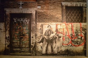 porta, finestra, murales, croce, graffiti, mattoni, muro, legno, pasolini, uomo, marrone, grata, murale, graffito, inferriata