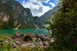 lago, montagne, nuvole, verde, alberi, montagna, rocce, fiume, sassi, panorama, cielo