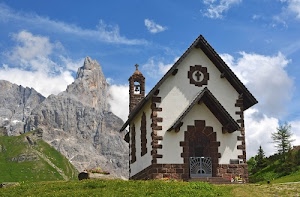 campanile, montagna, chiesa, verde, nuvole, campana, erba, alberi, prato, chiesetta, cielo, cappella, porta, azzurro, croce, montagne, rocce, cancello, roccia, finestre