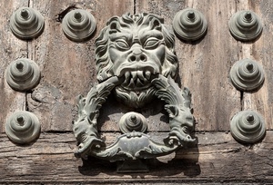 batacchio, leone, porta, legno, ferro, metallo, denti, battiporta