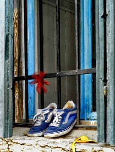 scarpe, finestra, blu, fiocco, inferriata, azzurro, buccia, rosso, grate, grata