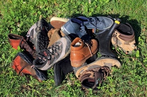 scarpe, erba, verde, scarponi, lacci, mucchio, prato, stringhe, vecchie