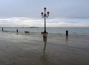 lampione, mare, acqua, pioggia, venezia, laguna, lungomare, bagnato, nuvole, panorama