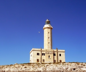 faro, cielo, finestre, torre, gabbiano, roccia, lanterna, vieste, scritta, muro