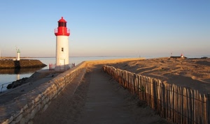 mare, faro, staccionata, rosso, cielo, sabbia, fari, acqua, spiaggia, lanterna, bianco, strada, sentiero, legno, muro, porto