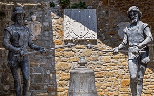 campana, statue, due, bronzo, batacchi, muro, stemma, ombra, bronzi, mori