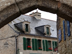 finestre, abbaini, fiori, arco, persiane, verde, comignoli, due