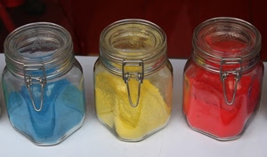 rosso, giallo, tre, colori, vetro, vasi, azzurro, barattoli, vasetti