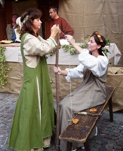 costumi, panca, donne, medioevo, rappresentazione, verde, filo, epoca, personaggi