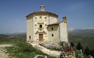 chiesa, montagne, cielo, verde, alberi, panorama, portone, finestre, montagna, porta, neve, bianco, pietre, santuario, sassi, azzurro