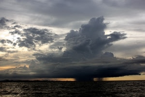 nuvole, mare, cielo, acqua, orizzonte, tramonto, temporale, onde, perturbazione, nero, grigio, scuro, tromba, pioggia