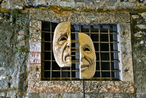 finestra, grata, muro, maschera, metà, quadrati, ferro, maschere, sbarre, occhi, pietre, inferriata, pietra, viso, cornice