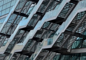 scale, vetro, acciaio, gradini, palazzo, ringhiere, vetrate, azzurro, esterne, travi, ferro