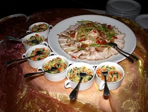 forchette, piatto, cibo, tazze, posate, tovaglia, bianco, tavolo, ciotole, verdure, cucchiaio, piatti