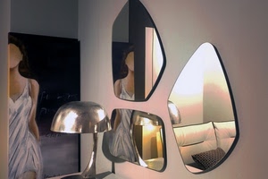 lampada, specchi, riflessi, quadro, riflesso, donna, specchio, tre, cuscini, divano, acciaio